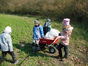 Ukliďme Česko - ukliďme cestu do lesa